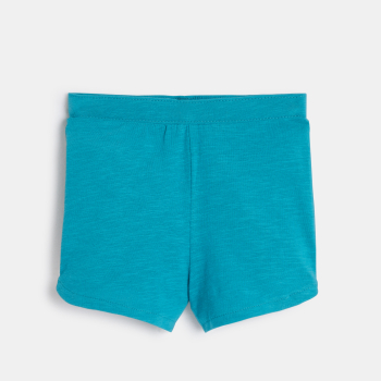 Blouse fleurie et short bleu bébé fille